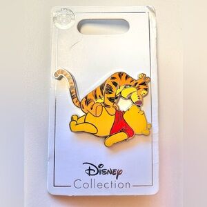 Disney Parks Enamel Winnie the Pooh Tigger Pouncing on Pooh Disney Pin OE New
